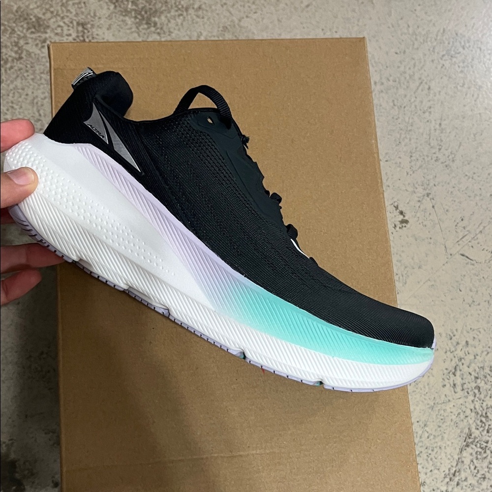 W ‘s Altra W FWD Via